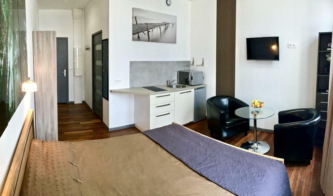 Little Plaza Appart'Hotel ลีลล์ ภายนอก รูปภาพ